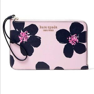 NWOT Kate Spade Grand Flora Wristlet